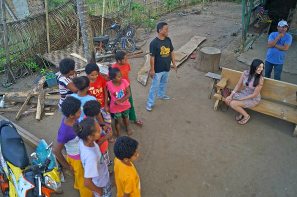 Rachel Grant visit Aetas village, Philippines