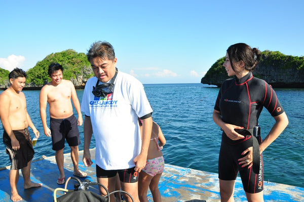 Rachel Grant scuba diving for giant clam conservation